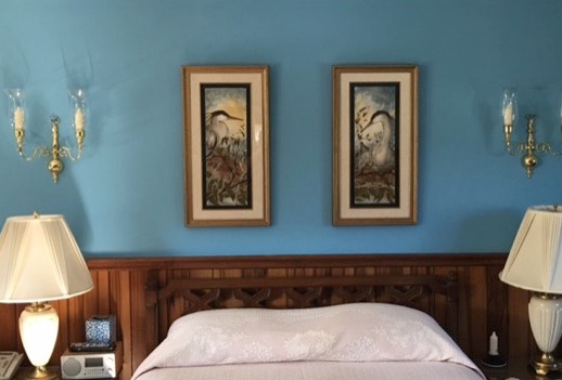 hanging picture frames side by side